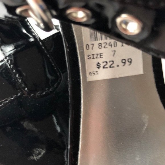 Sandals - Picture 3 of 3